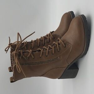 1825- Sun + Stone Slonie Ankle Boots Size 7.5 NWT